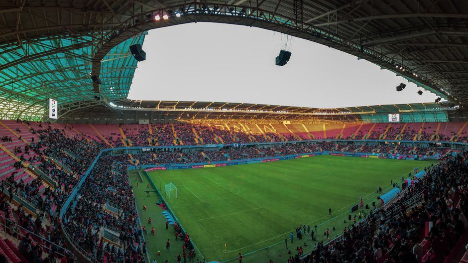 Como funciona a iluminação em estádios de futebol: guia completo e normas técnicas