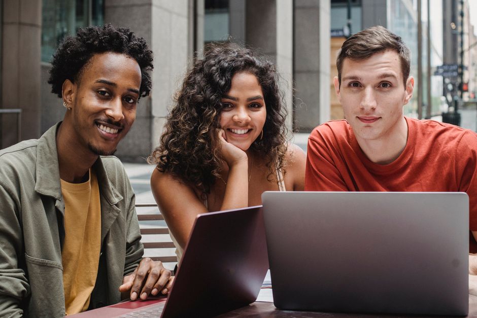 Dicas de Marketing Digital para Estudantes Universitários: Guia Completo para se Destacar na Carreira