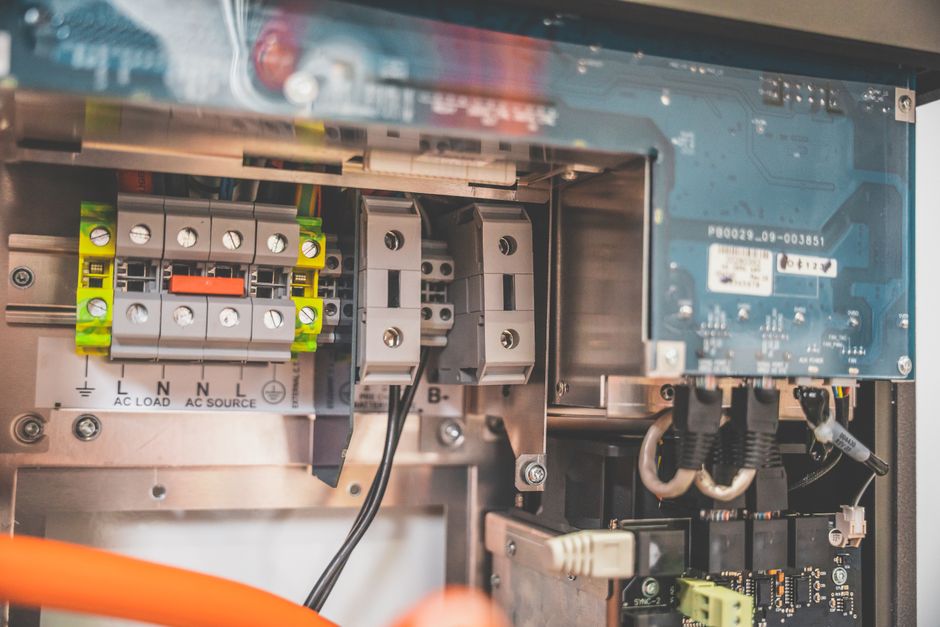 Como Funcionam os Sistemas Elétricos nas Escolas: Guia Completo e Seguro