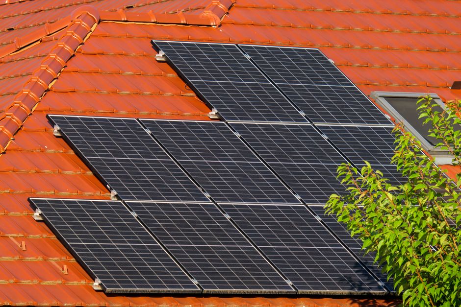 Como instalar energia solar em construções residenciais: guia completo 2026