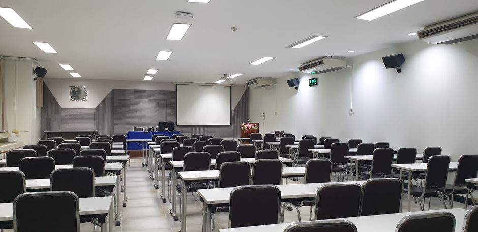 Como escolher ar condicionado para sala de aula: guia completo 2026