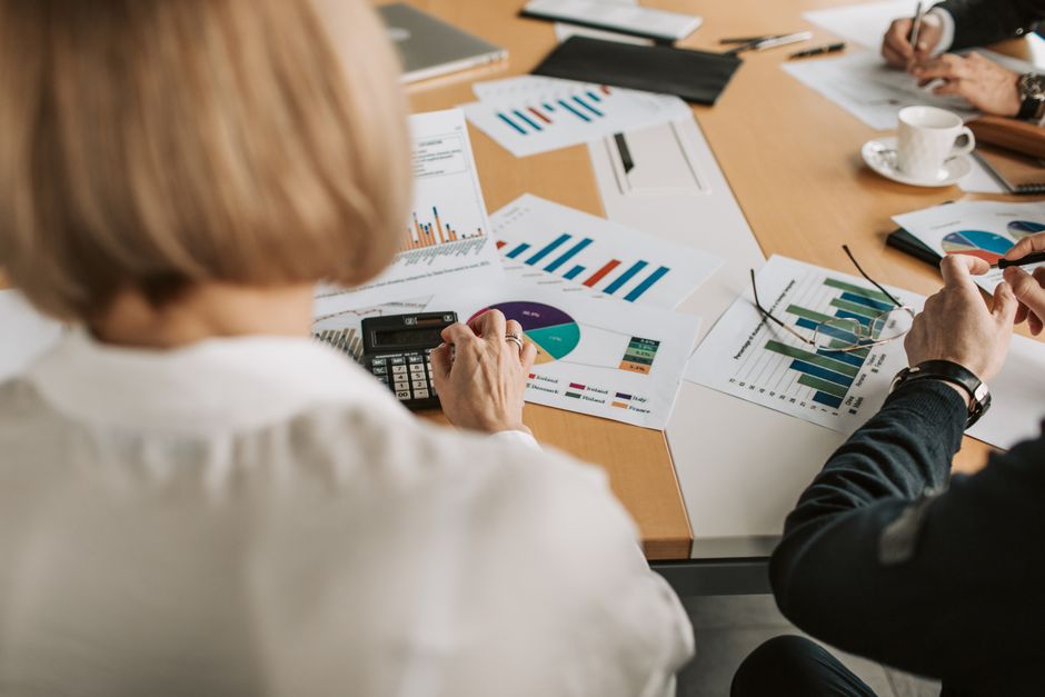 Como organizar finanças pessoais para profissionais de beleza em 2026: guia completo