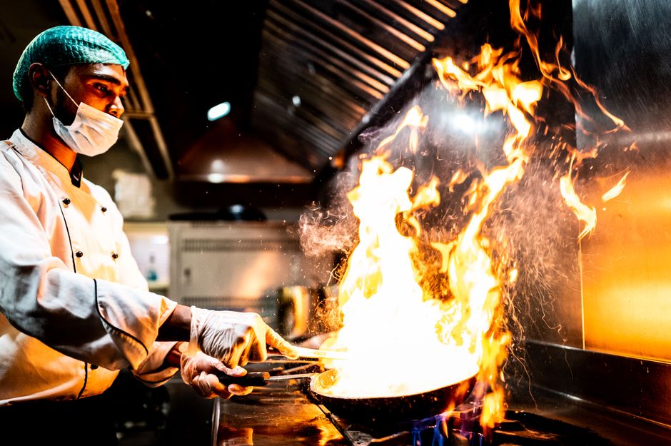 Como garantir a segurança no trabalho em restaurantes em 2026: guia completo