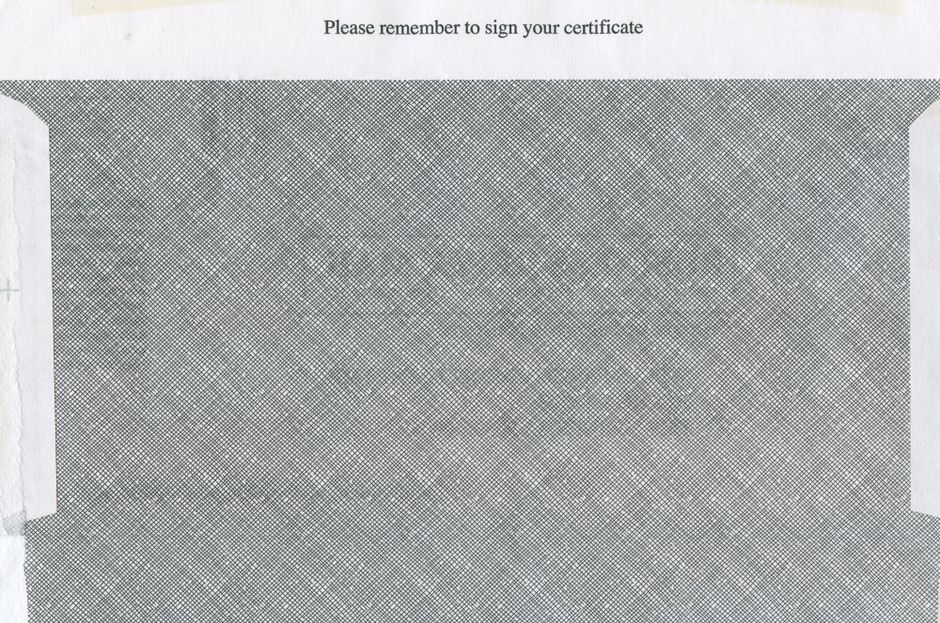Imagem de uma página de documento com uma área de assinatura para um certificado, com instrução de lembrar de assinar.