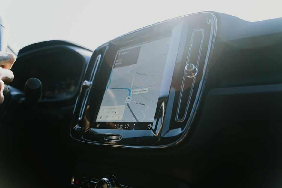 Como escolher a melhor tela para carro: Guia completo 2026