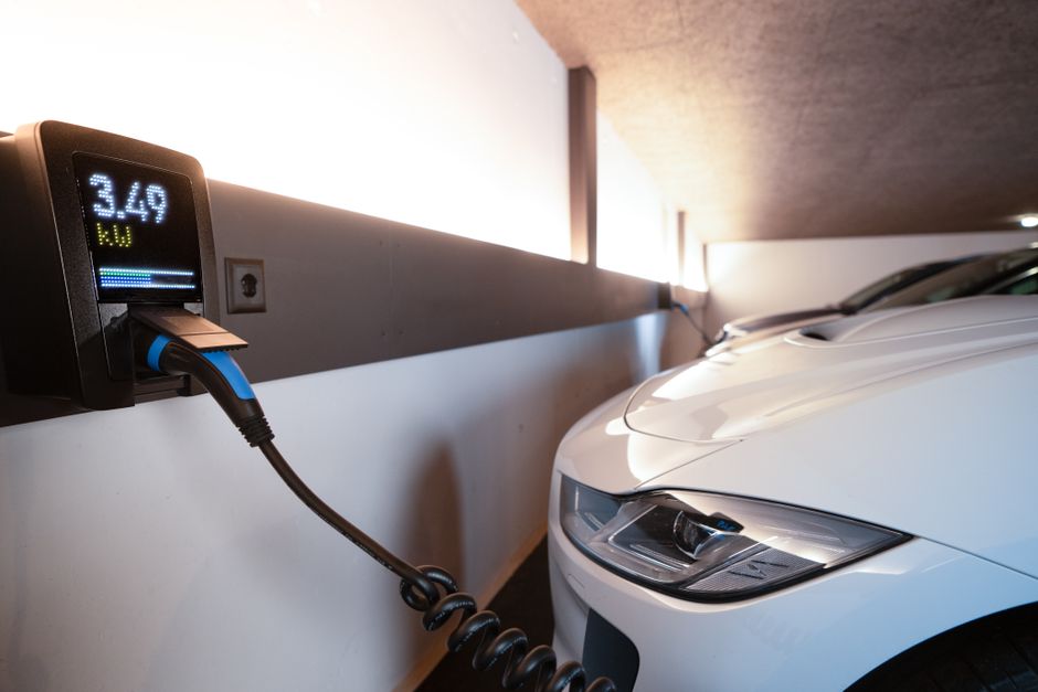 Como economizar combustível e energia no carro elétrico em 2026: guia completo