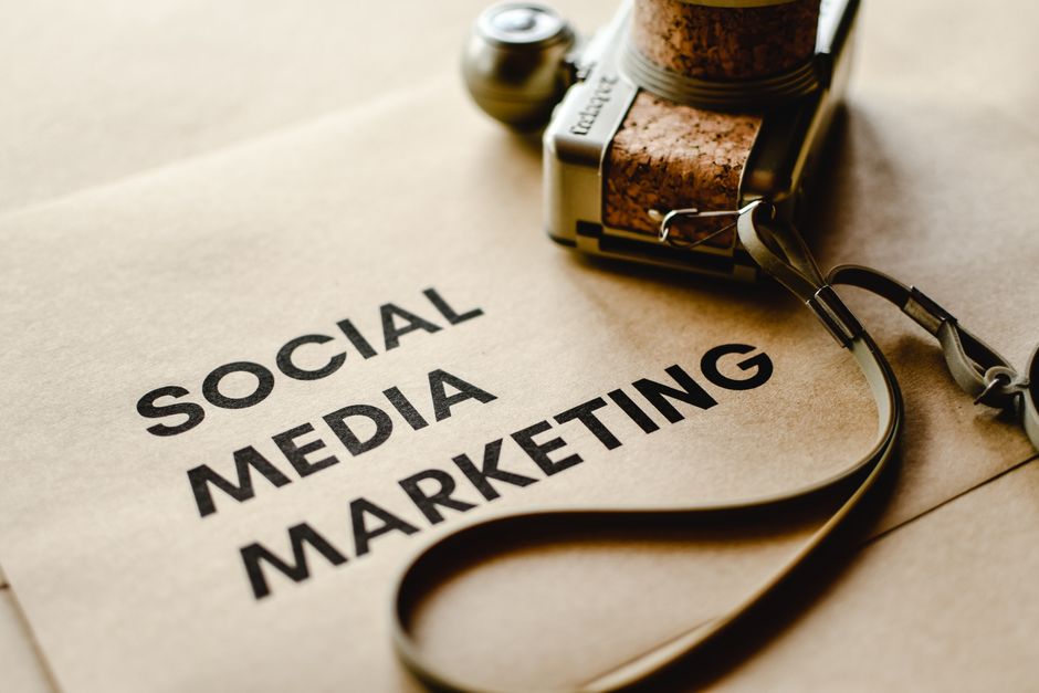 Imagem relacionada ao tema de marketing digital e estratégias de comunicação nas redes sociais, com foco na importância do conteúdo e do planejamento de campanhas.