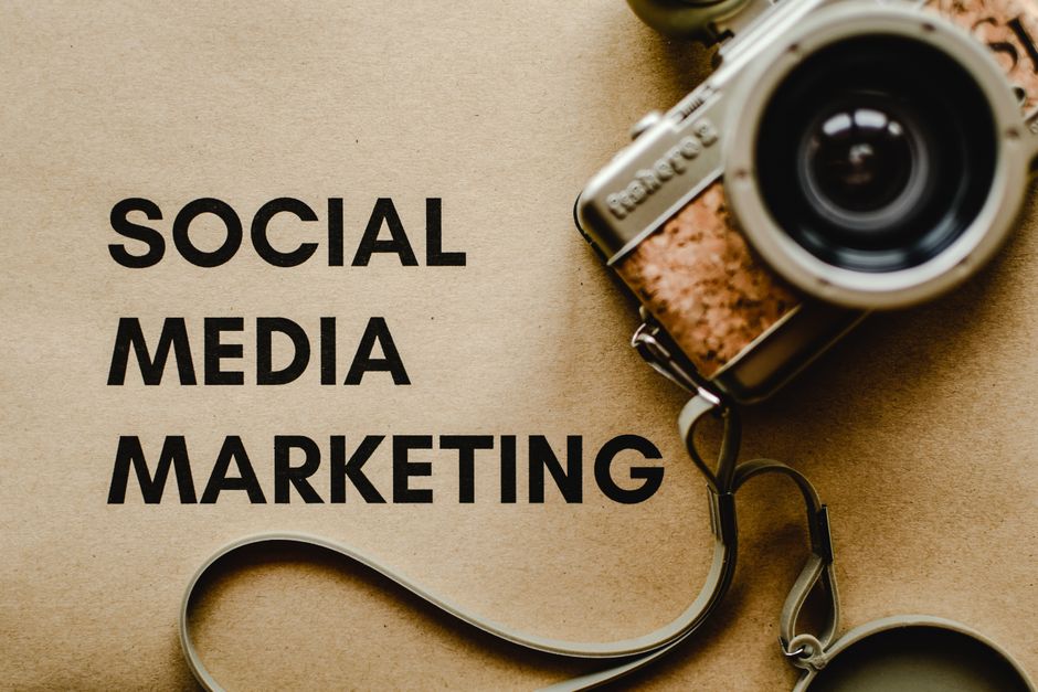 Imagem que representa estratégias de marketing digital focadas em redes sociais e criação de conteúdo visual.