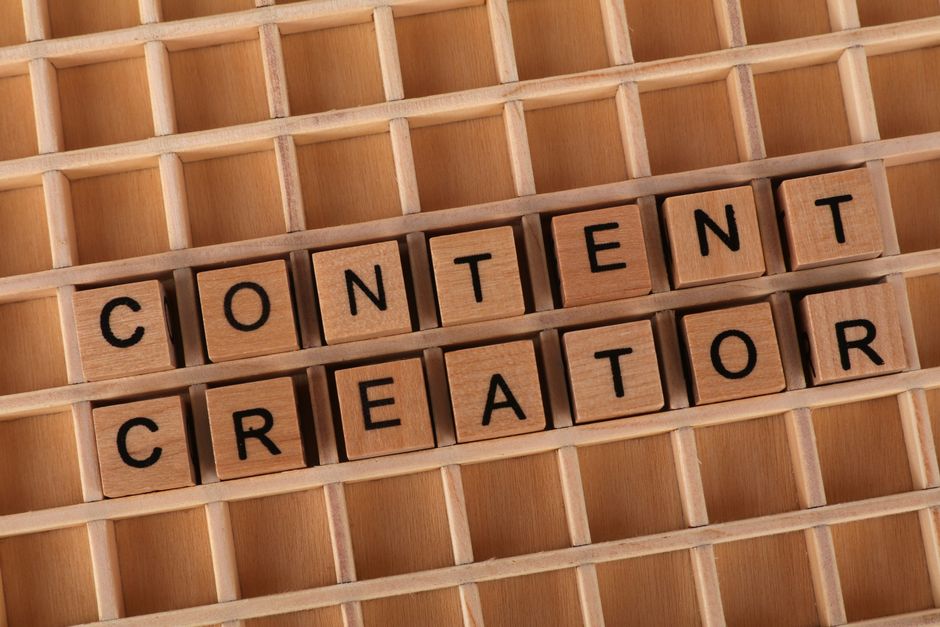 Imagem que simboliza a criação e produção de conteúdo, ideal para artigos sobre estratégias de conteúdo digital e marketing de mídia online.