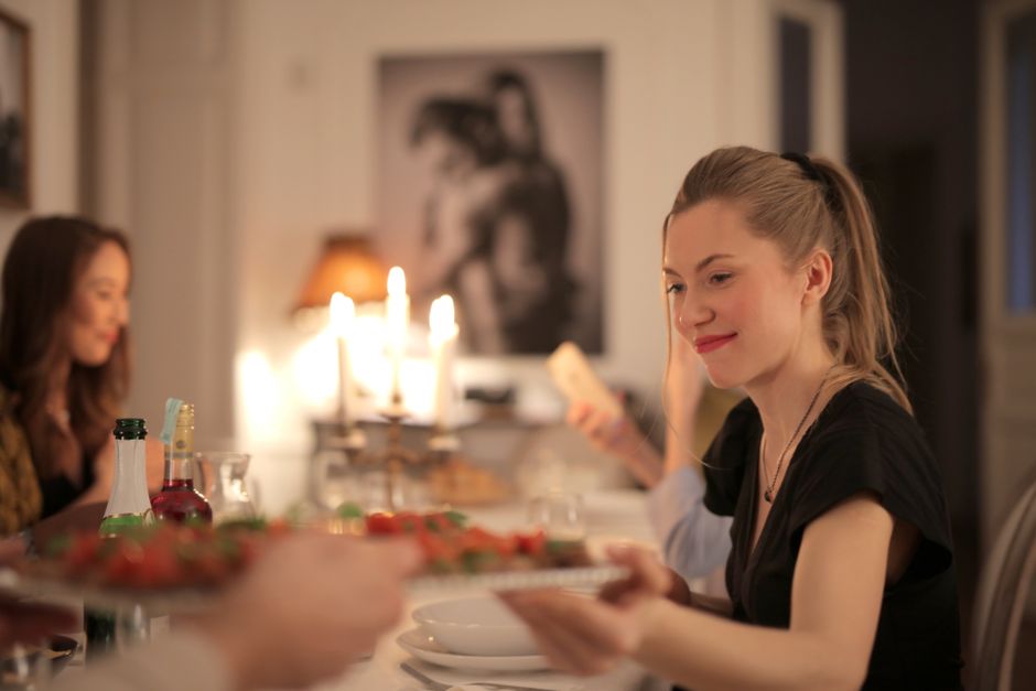 Dicas de Looks para Jantar em Casa: Guia Completo para 2026