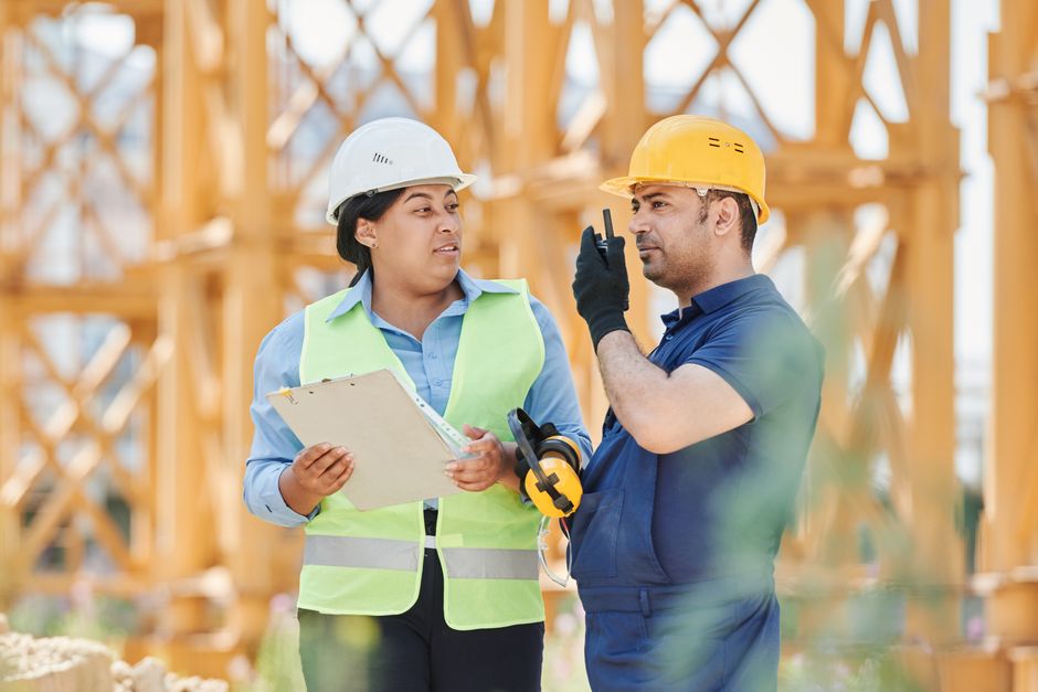 Como organizar a comunicação no canteiro de obras com WhatsApp em 2026: guia completo