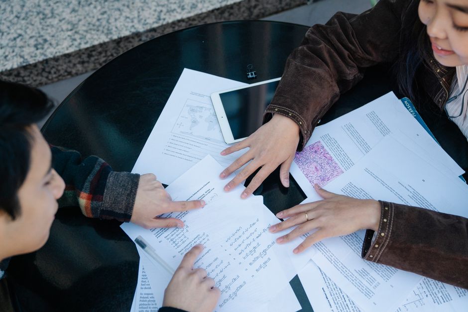 Como usar grupos de WhatsApp para estudos: guia completo para 2026