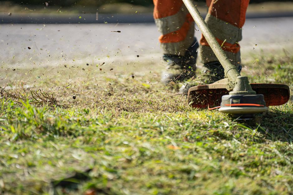 Como escolher roçadeira para construção: guia completo 2026