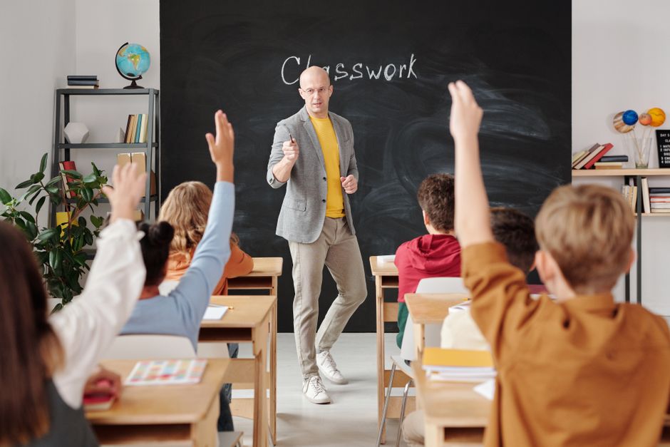 Como organizar o relacionamento com alunos usando CRM em 2026: Guia completo