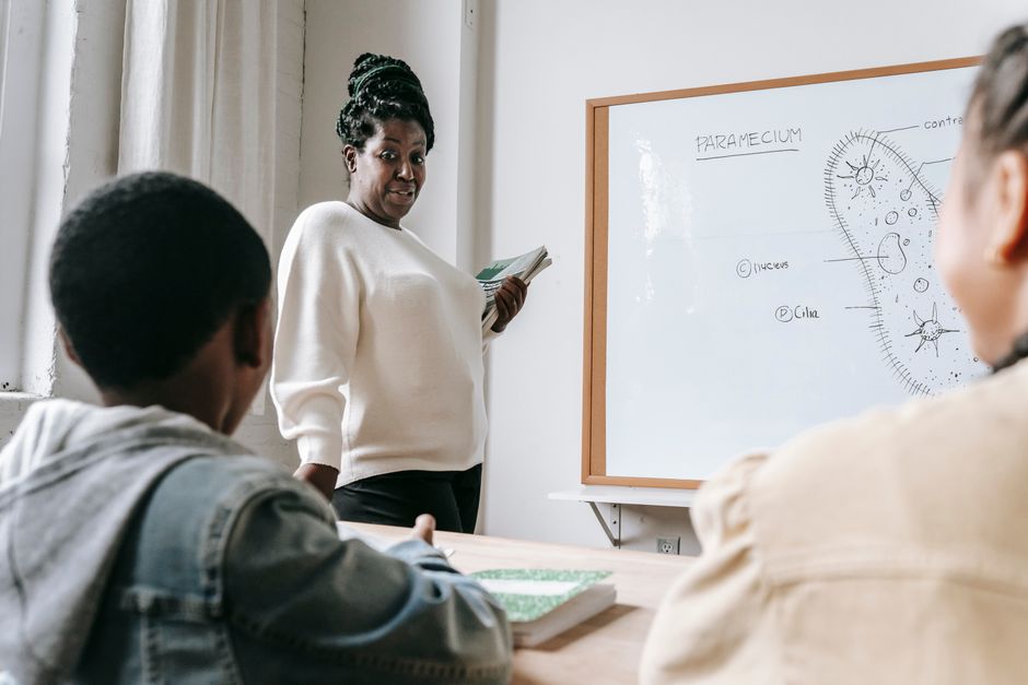 Dicas para Criar Apresentações Educacionais Eficazes em 2026: Guia Completo