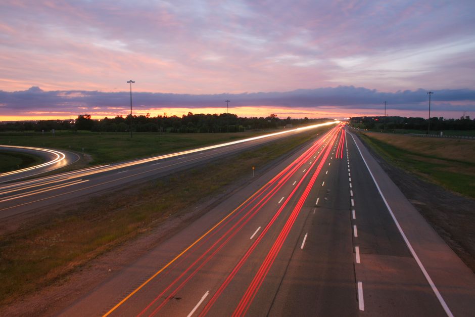 Dicas para manter a energia durante viagens longas de carro em 2026