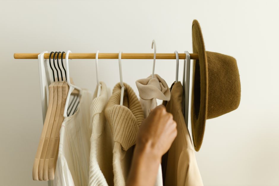 Como montar um guarda-roupa cápsula em 2026: guia completo para um armário versátil e sustentável