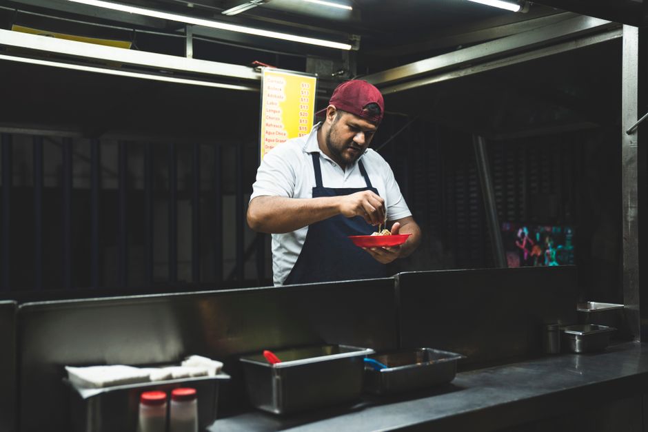 Como vender alimentos caseiros pela internet em 2026: guia completo para começar e lucrar