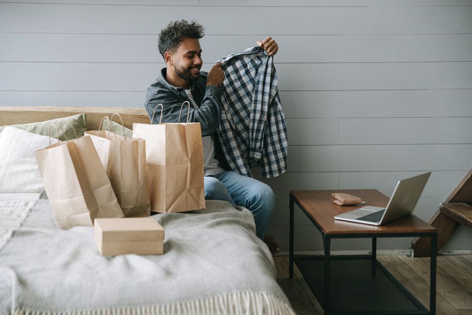 Dicas de como evitar problemas jurídicos ao comprar roupas online em 2026