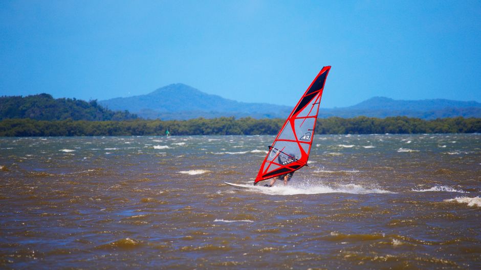 Melhores lugares para praticar windsurf no Brasil em 2026: guia completo