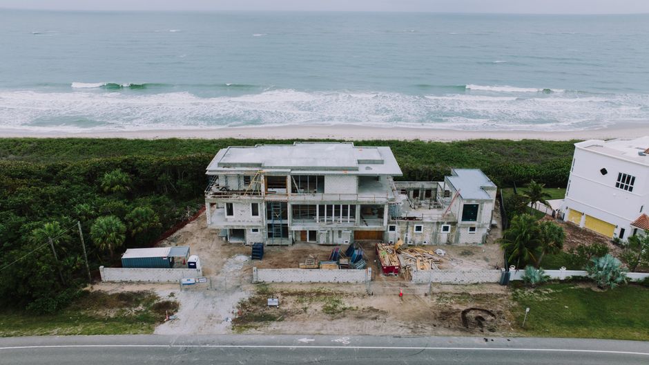 Dicas para Construir uma Casa de Praia Simples e Funcional em 2026