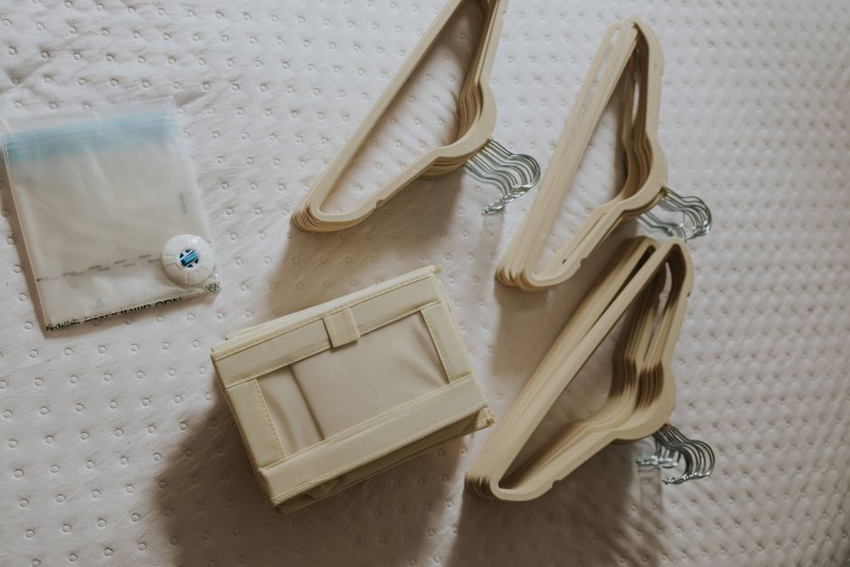 Dicas para manter o guarda-roupa organizado e livre de umidade em 2026
