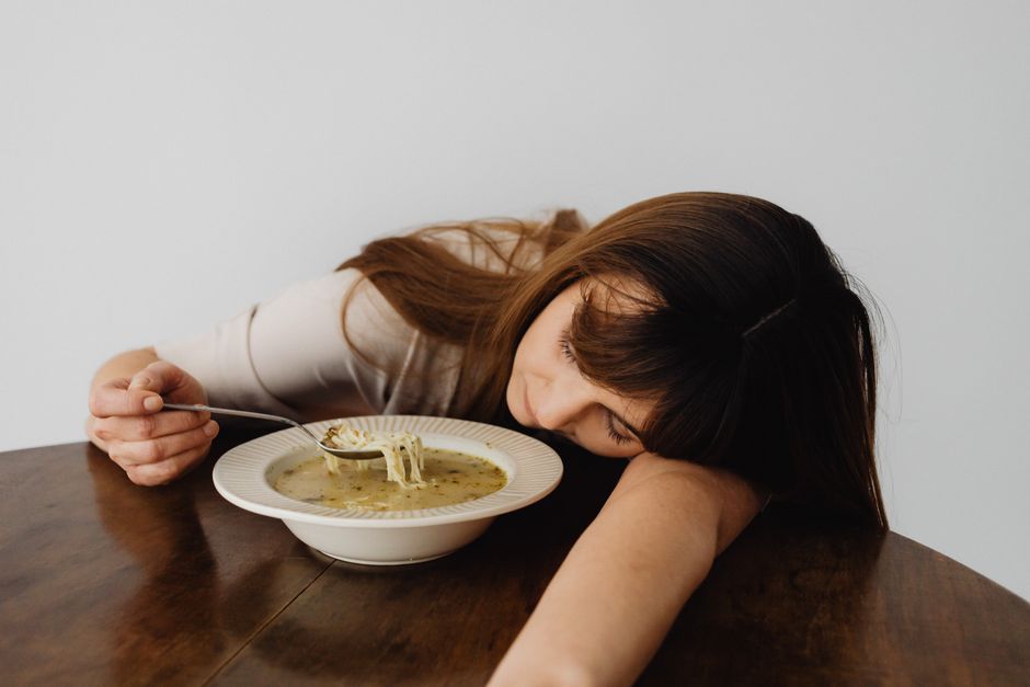 Dicas para controlar a ansiedade com alimentação em 2026: guia completo