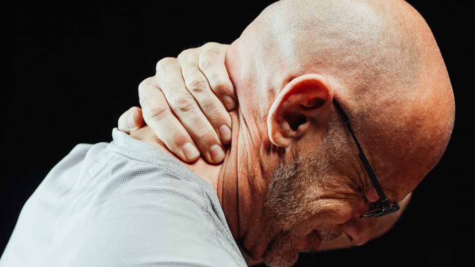 Dicas para aliviar dores musculares durante viagens longas em 2026: Guia completo