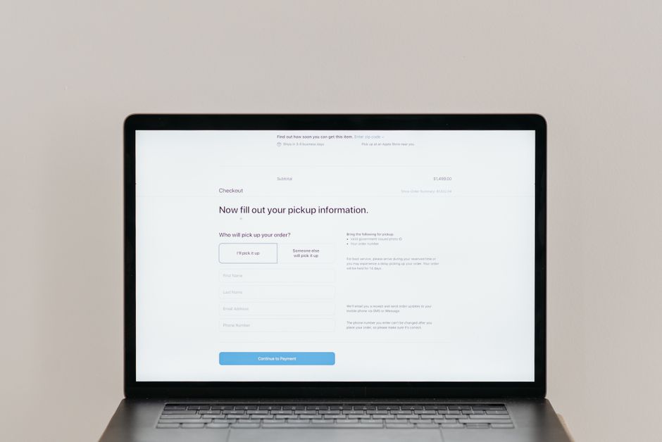 Tela de computador exibindo uma página de checkout para preenchimento de informações de retirada, relacionada a compras online ou gerenciamento de pedidos.