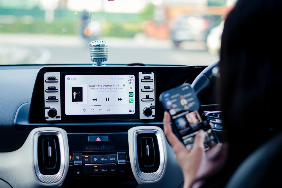 Melhores Apps para Entretenimento no Carro em 2026: Guia Completo