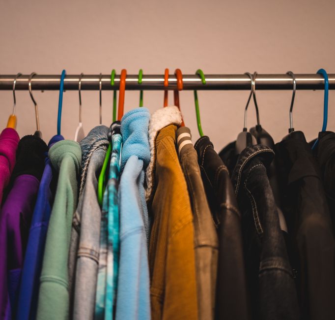 Dicas de como organizar o guarda-roupa para o inverno em 2026: Guia completo