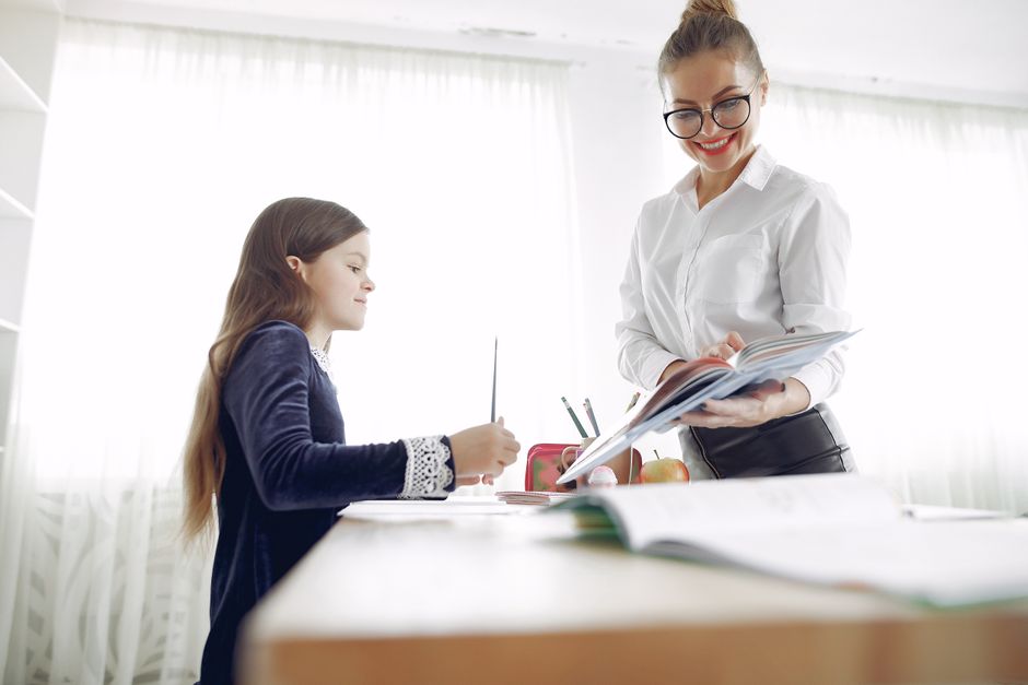 Como apoiar professores independentes em 2026: Guia completo para incentivar educadores autônomos