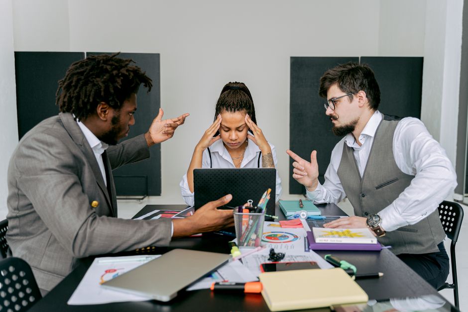 Como Resolver Conflitos Trabalhistas na Faculdade em 2026: Guia Completo