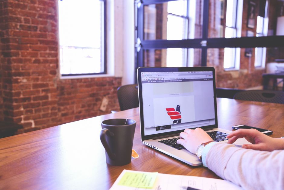 Como criar um site de moda passo a passo em 2026: guia completo