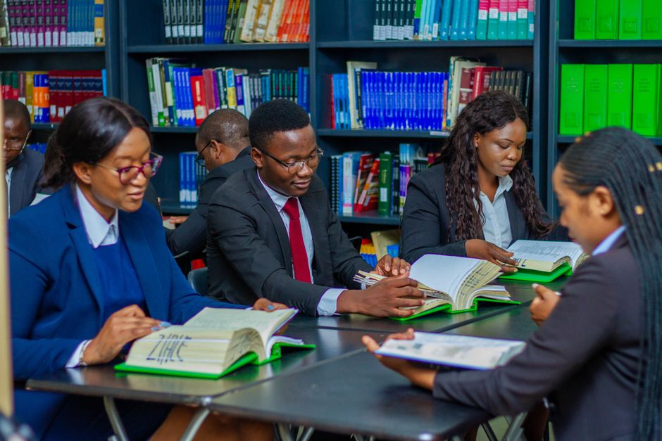 Como escolher o curso de direito ideal em 2026: guia completo para sua decisão