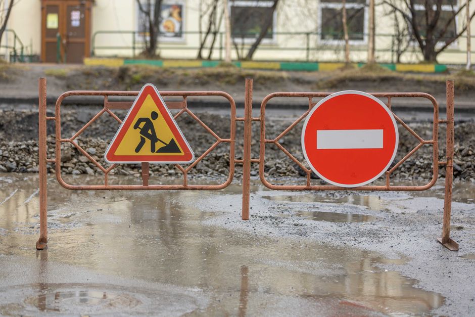 Dicas para evitar multas de trânsito em obras e canteiros: guia completo 2026