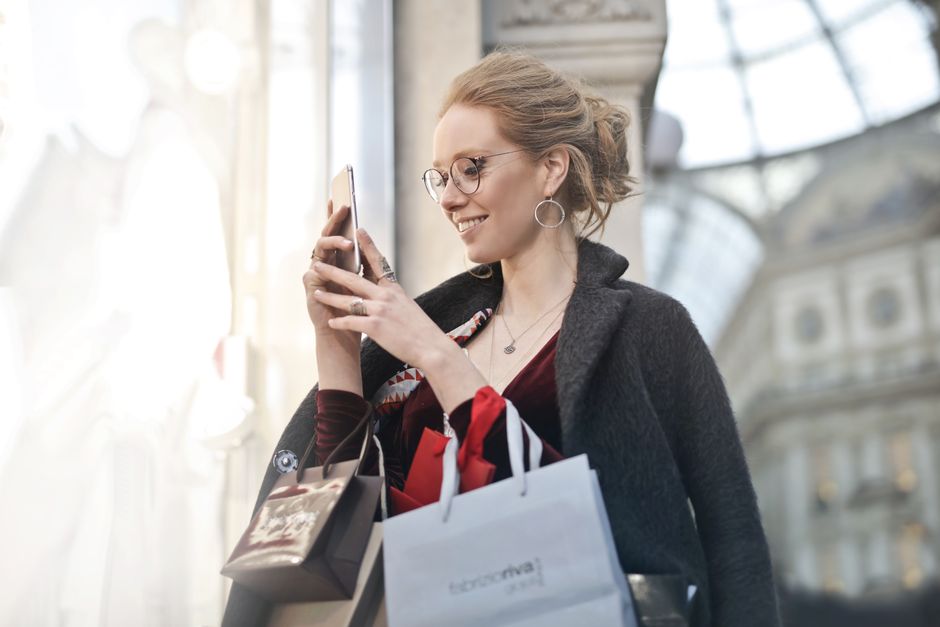 Dicas para comprar produtos de viagem online com segurança em 2026