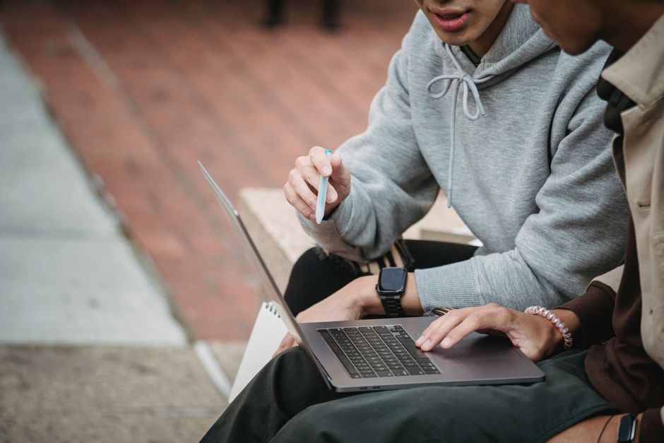 Dicas de Marketing Digital para Faculdades: Estratégias Essenciais para 2026