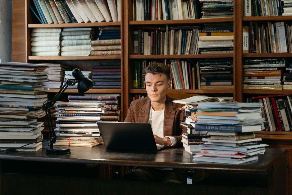 Dicas de Gestão do Tempo para Estudantes Universitários: Guia Completo 2026