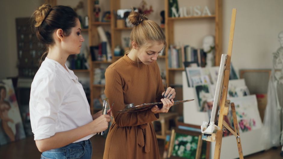 Dicas para quem quer começar um curso de beleza em 2026: Guia completo para iniciantes