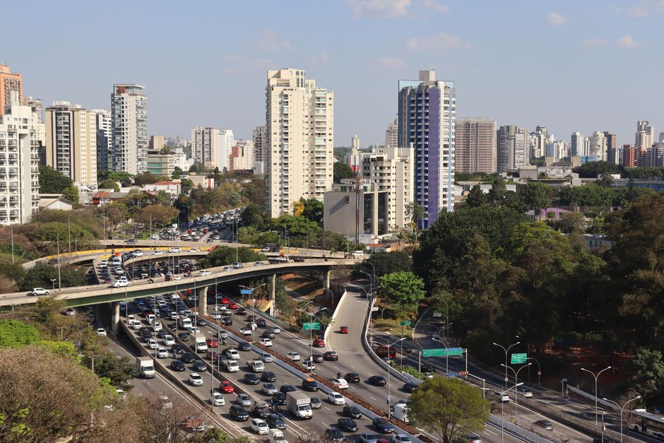 Dicas para evitar multas de trânsito ao visitar restaurantes em São Paulo em 2026