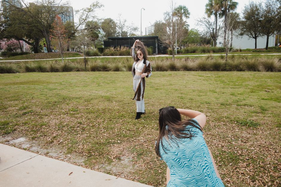 Melhores dicas para fotos de moda ao ar livre em 2026: guia completo