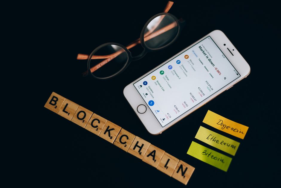 Como investir em criptomoedas para iniciantes: guia completo 2026