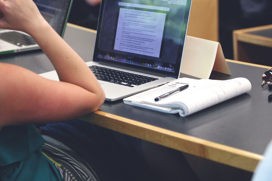 Dicas para otimizar o computador para estudos online em 2026: Guia completo