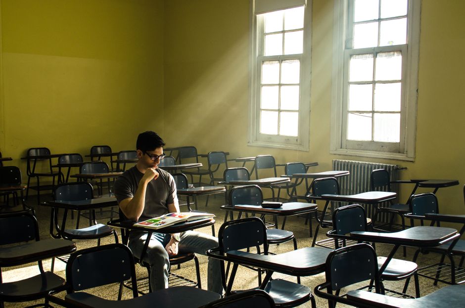 Dicas para Estudar Morando Sozinho: Guia Completo para 2026