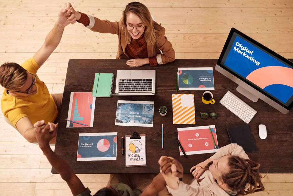 Como escolher uma agência de marketing digital em 2026: guia completo para sua empresa