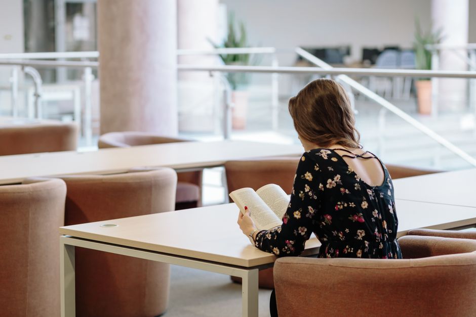 Dicas de organização para estudantes que buscam entretenimento online em 2026