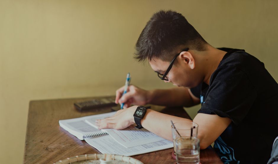 Como Criar uma Rotina de Estudos Eficiente em 2026: Guia Completo