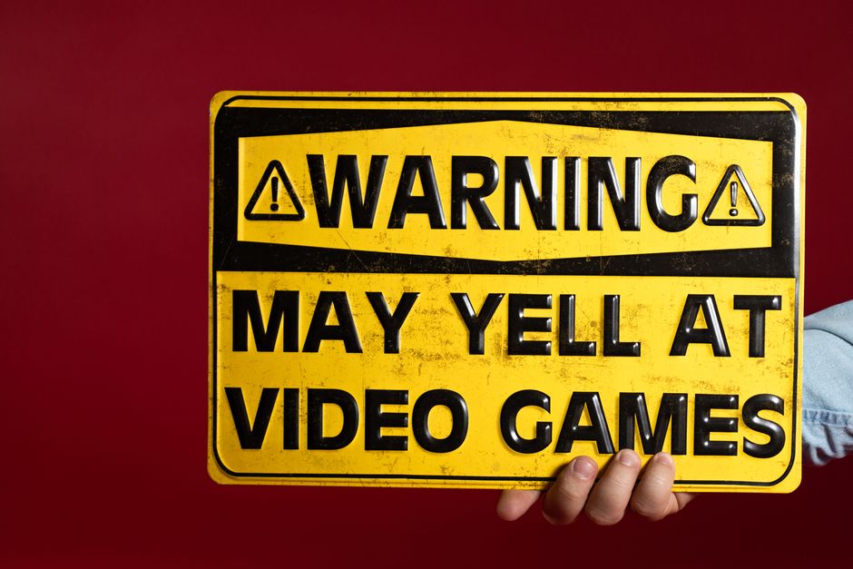 Placa de alerta com aviso sobre possíveis consequências de jogar videogames por muito tempo, em um fundo vermelho, usada para discutir os impactos do tempo de tela e o equilíbrio entre lazer e responsabilidades.