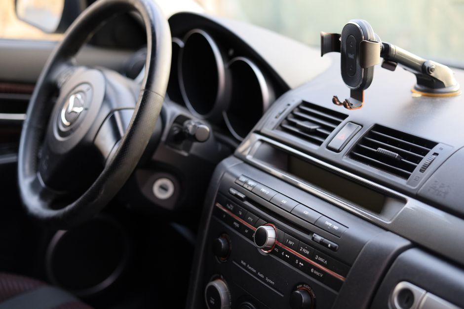 Melhores acessórios para ouvir música no carro em 2026: guia completo
